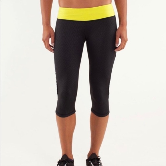 Lululemon Run Fast and Free Women's Athletic Capri Leggings. - Picture 3 of 9